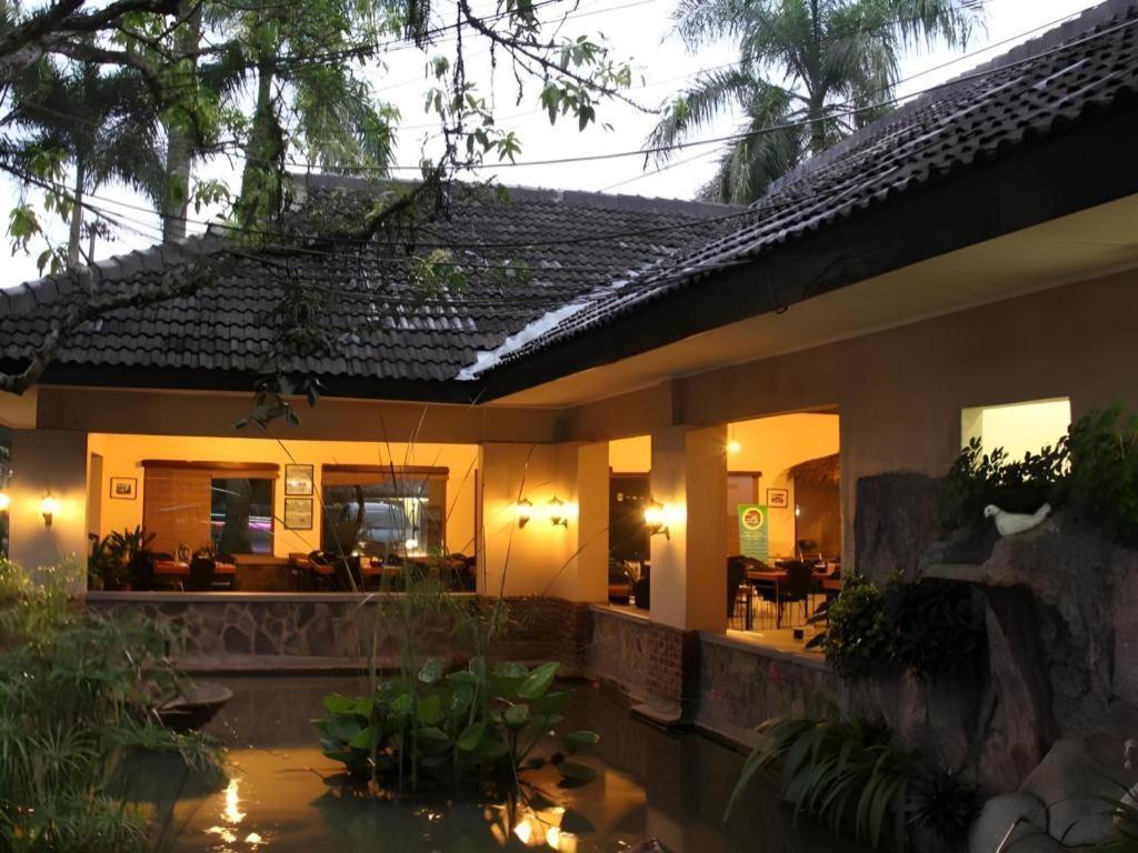 Augusta Sukabumi Hotel Dış mekan fotoğraf