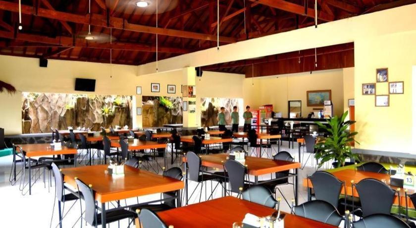 Augusta Sukabumi Hotel Dış mekan fotoğraf
