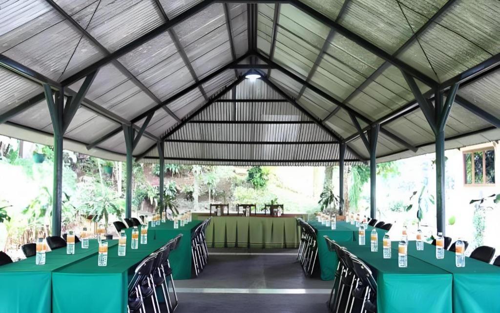 Augusta Sukabumi Hotel Dış mekan fotoğraf