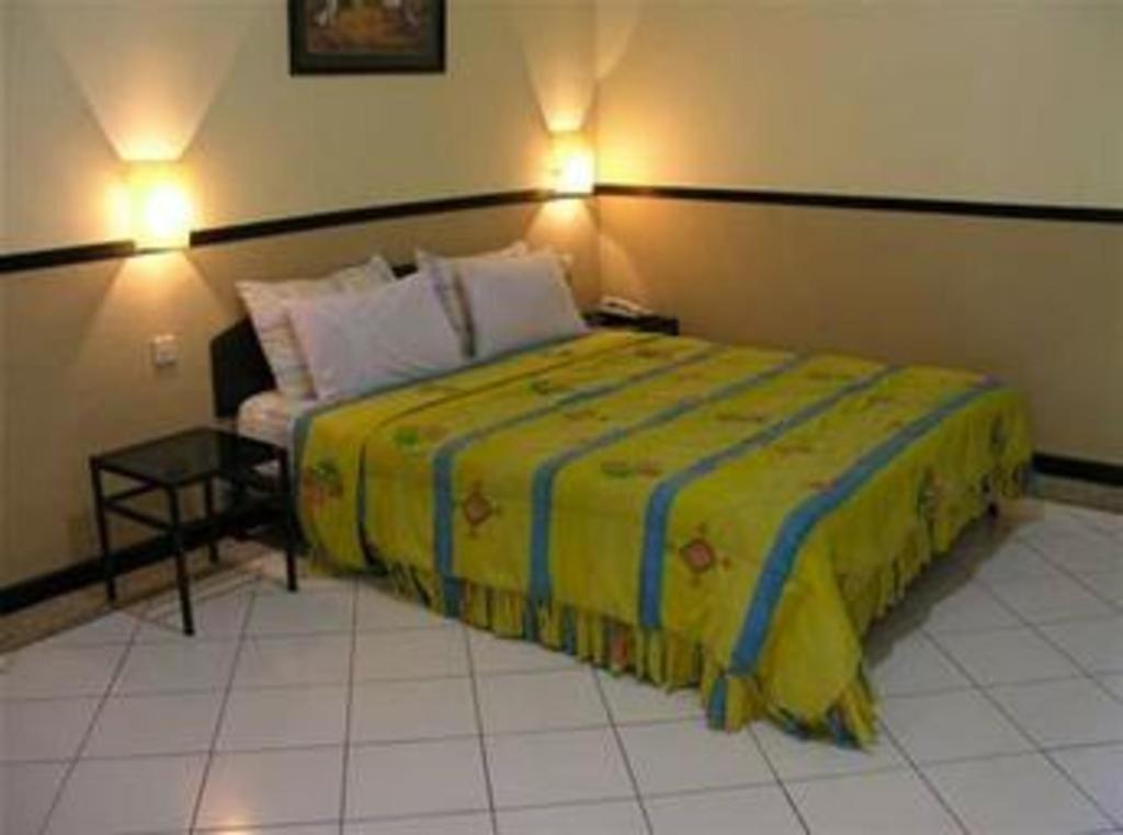Augusta Sukabumi Hotel Dış mekan fotoğraf